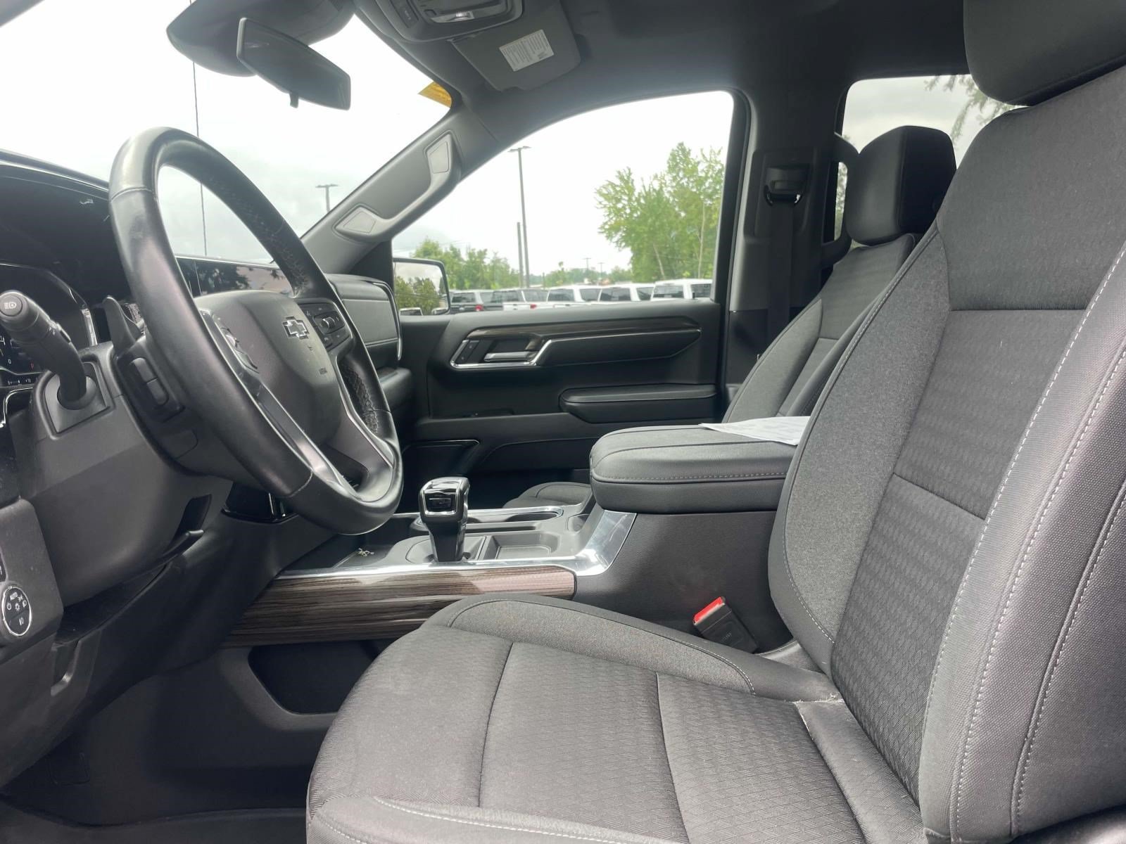 Used 2023 Chevrolet Silverado 1500 LT Trail Boss w/ LPO, Dark Essentials Package AWD/4WD image 14