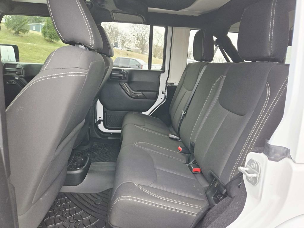Used 2017 Jeep Wrangler Unlimited Sahara w/ Max Tow Package image 12