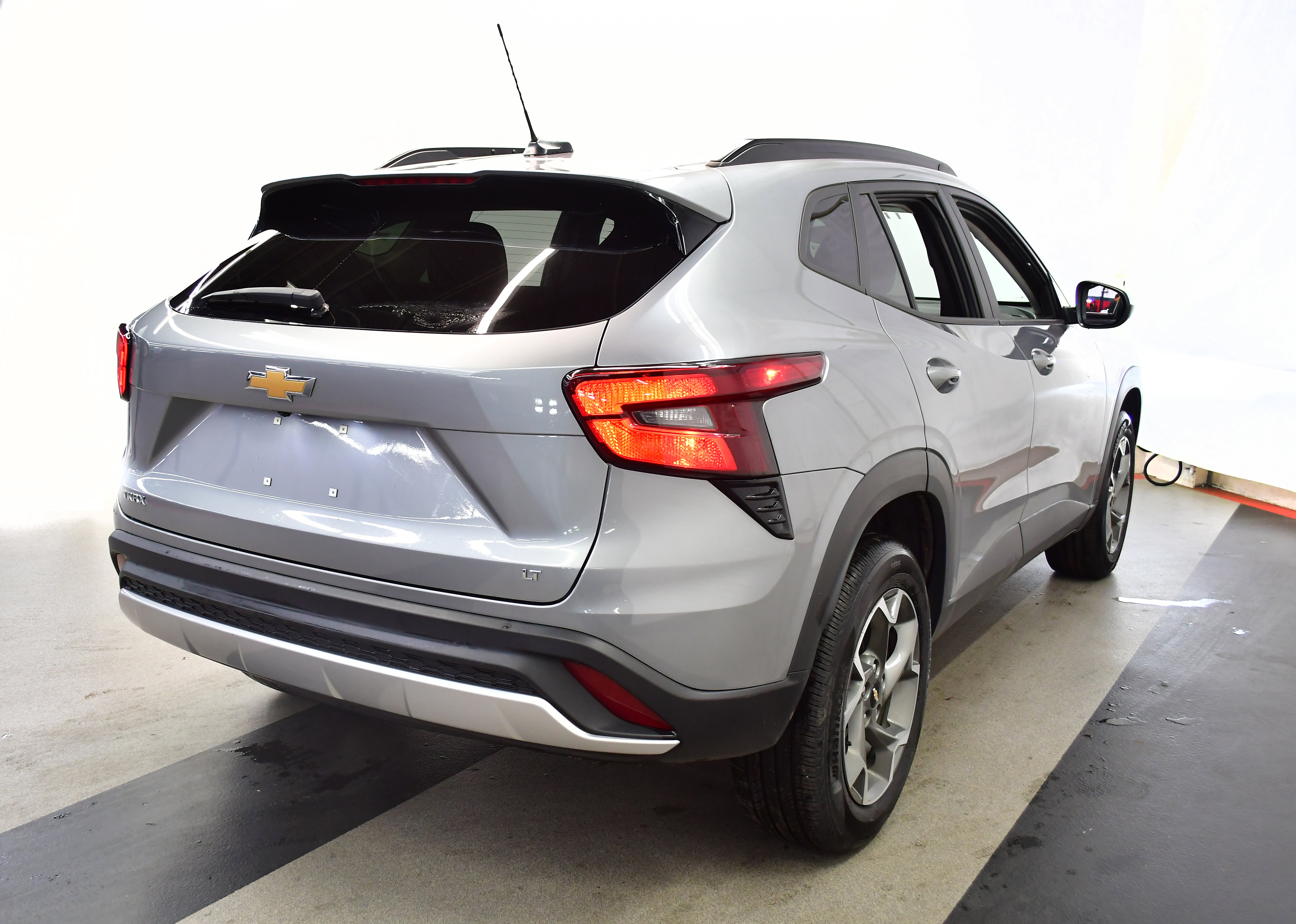Used 2025 Chevrolet Trax LT w/ LT Convenience Package FWD image 37