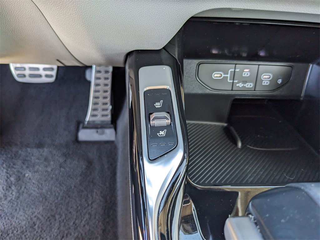 Certified 2025 Kia Sorento SX image 29