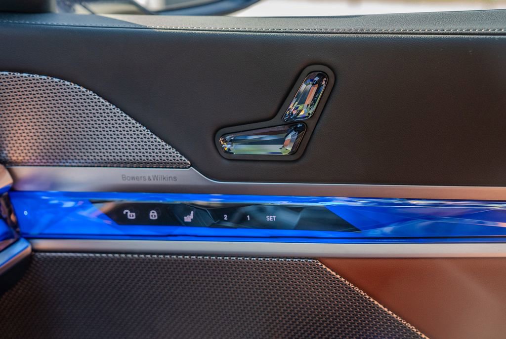 Used 2024 BMW i7 xDrive60 image 15