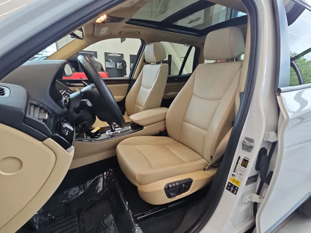 Used 2017 BMW X3 xDrive28i AWD/4WD image 4