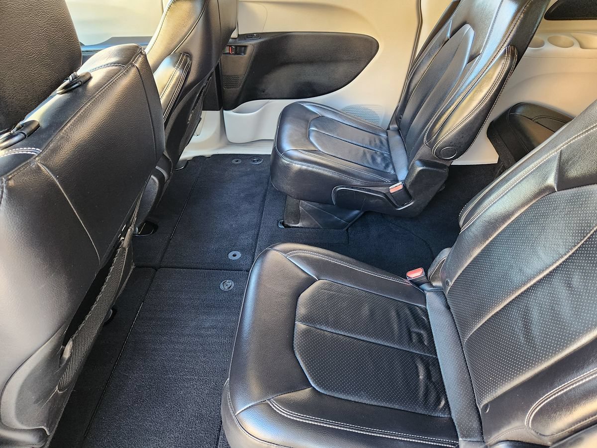 Used 2022 Chrysler Pacifica Touring-L FWD image 49
