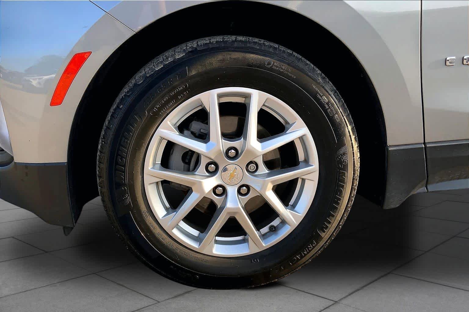 Used 2023 Chevrolet Equinox LT FWD image 11