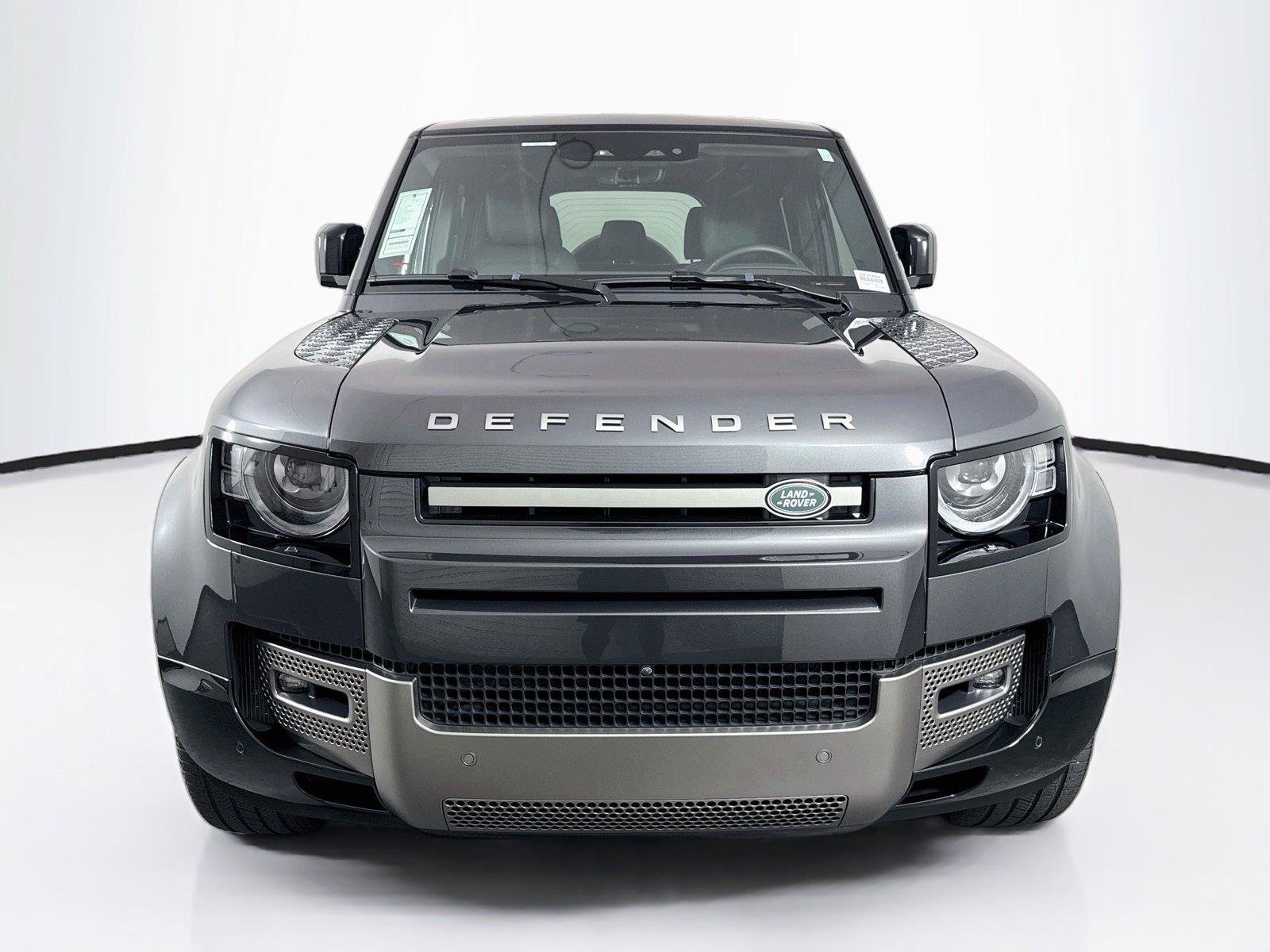 Used 2025 Land Rover Defender 110 X-Dynamic SE AWD/4WD image 9