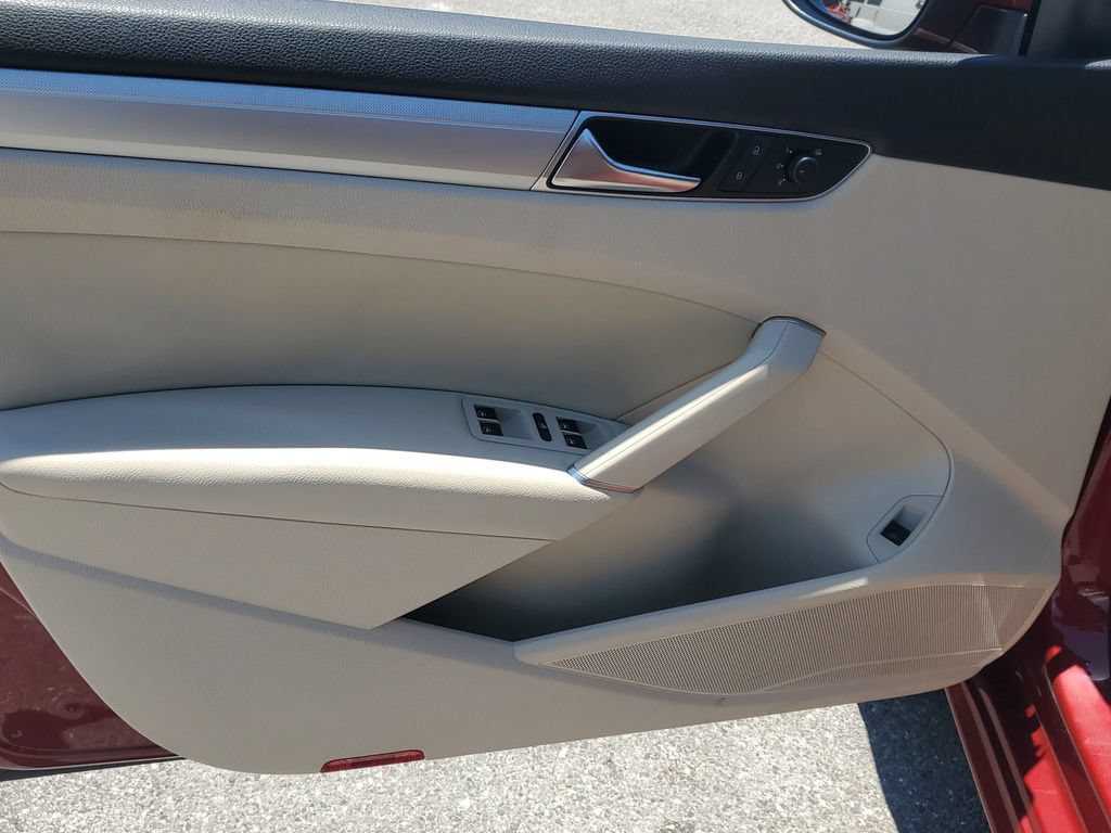 Used 2019 Volkswagen Passat 2.0T Wolfsburg w/ Wheels & Sunroof Package FWD image 20