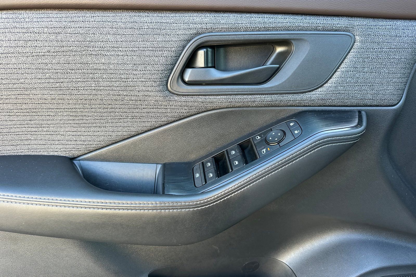 Used 2021 Nissan Rogue S image 10