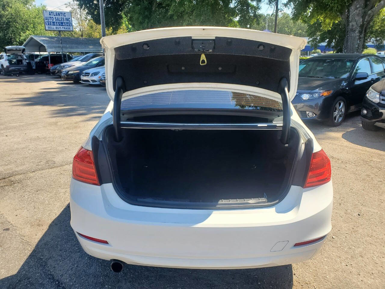 Used 2015 BMW 320i Sedan RWD image 17