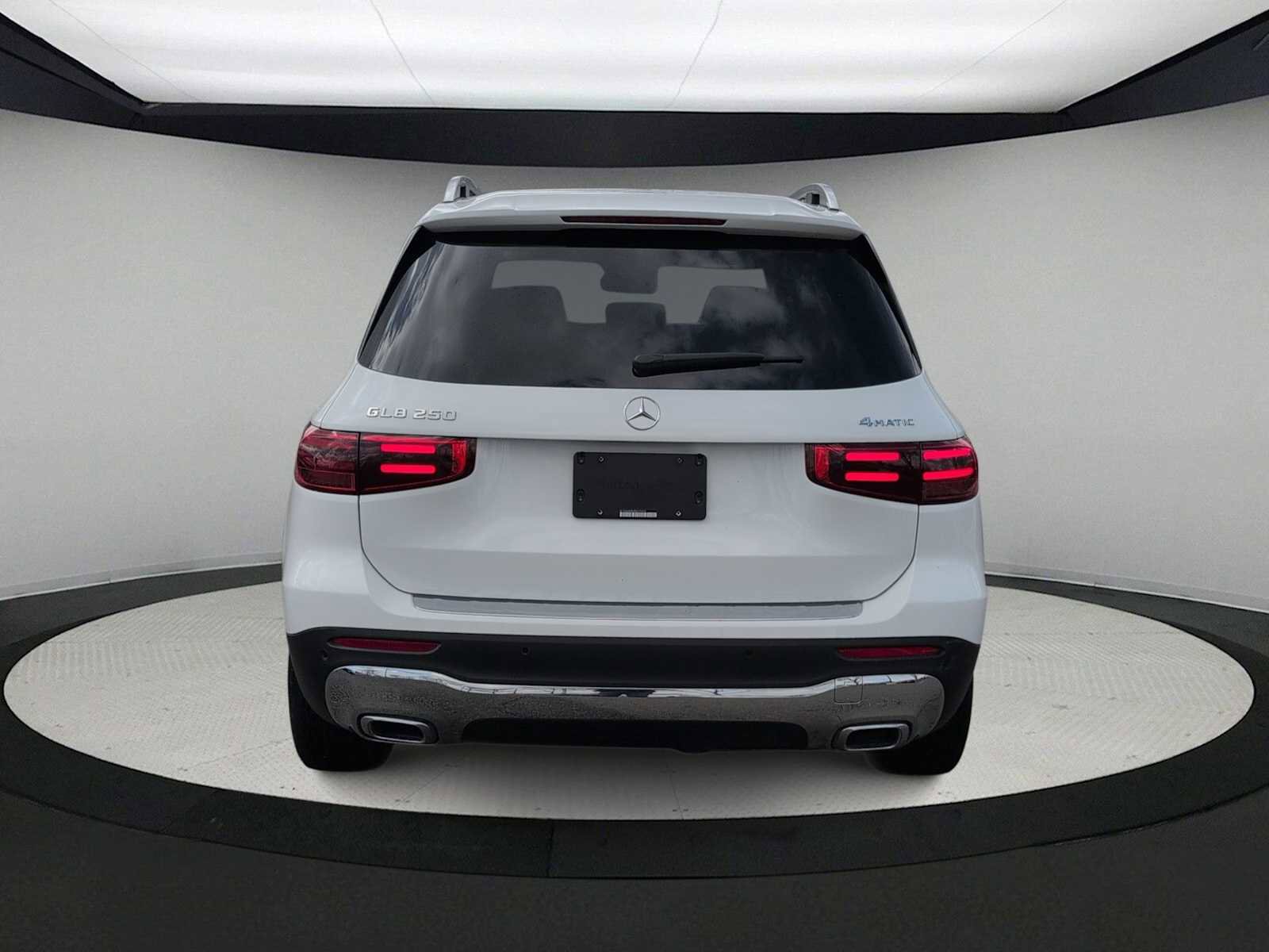 Used 2024 Mercedes-Benz GLB 250 4MATIC image 7