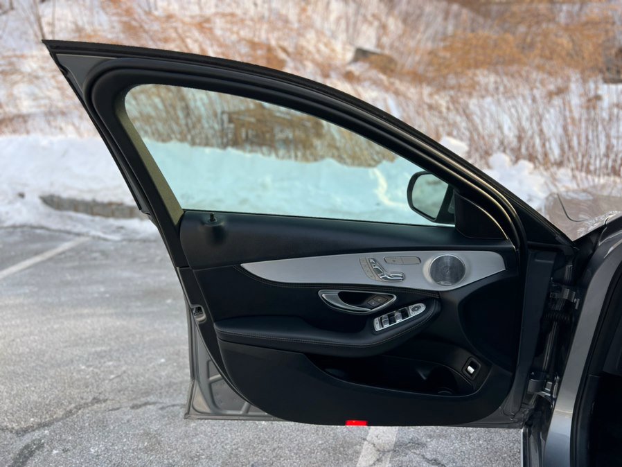 Used 2015 Mercedes-Benz C 300 4MATIC Sedan image 32