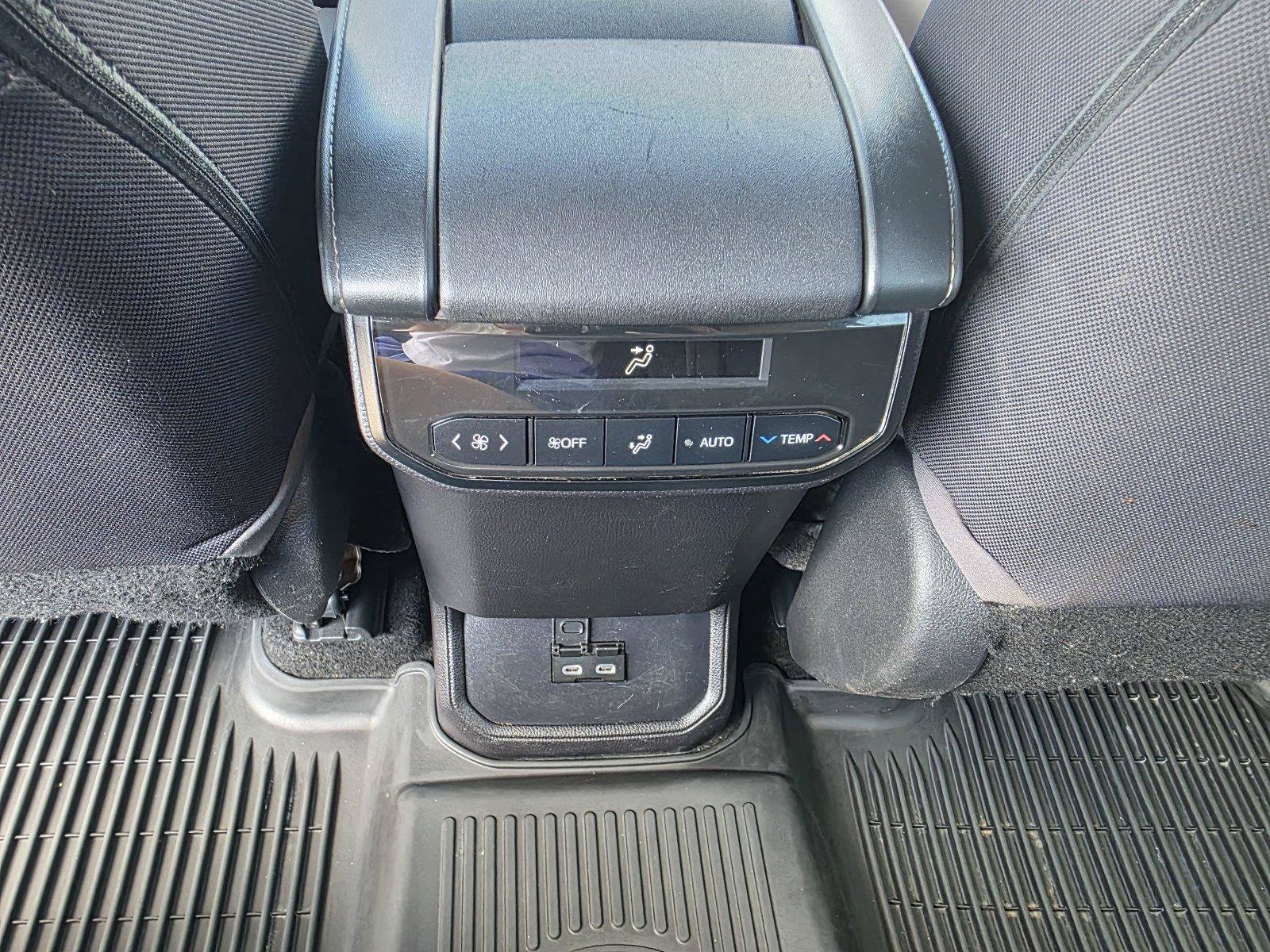 Used 2023 Toyota Highlander LE FWD image 28