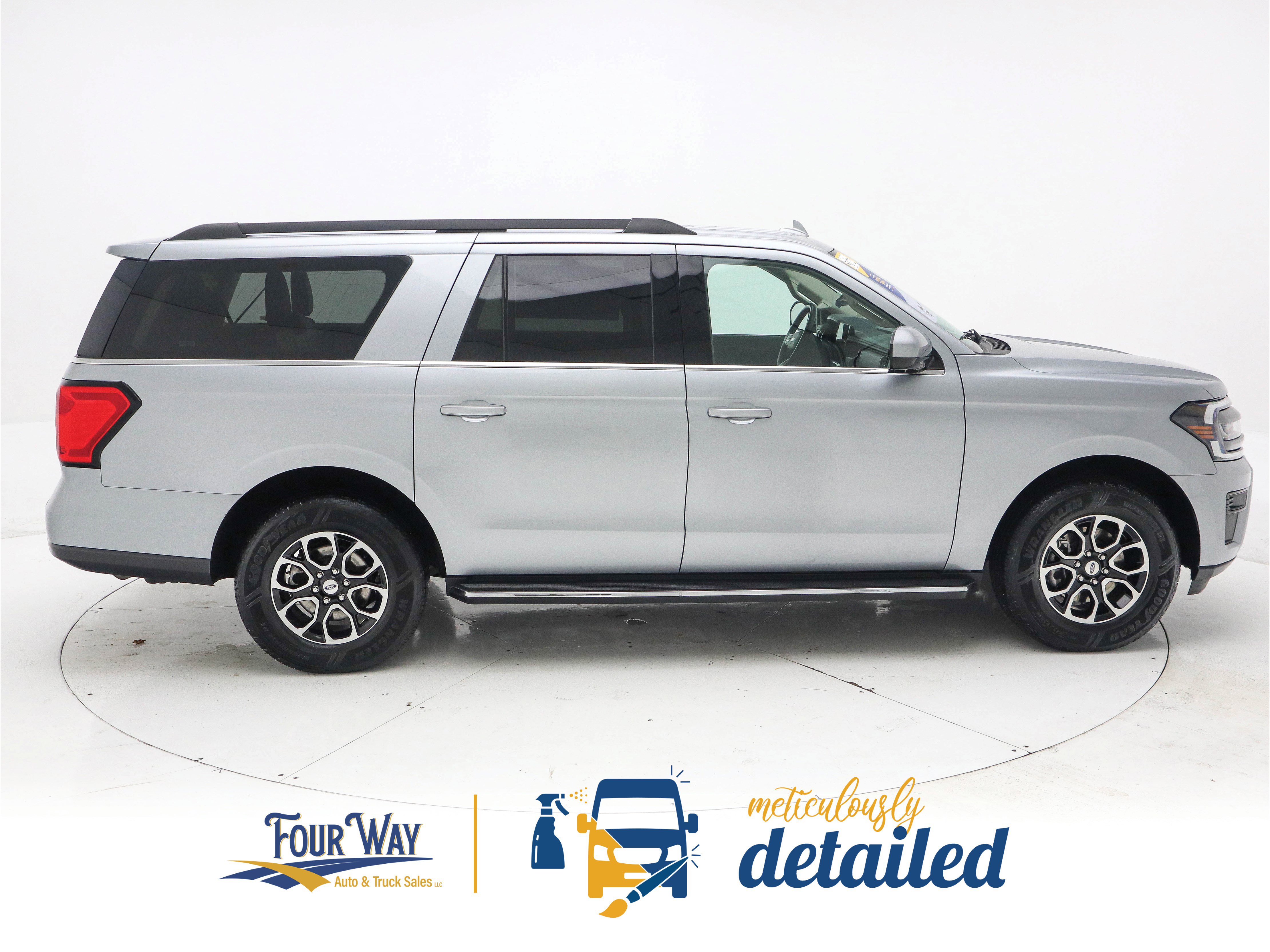 Used 2023 Ford Expedition Max XLT image 2