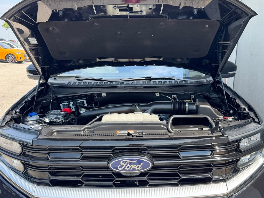 Used 2025 Ford Expedition Platinum w/ Driver's Package AWD/4WD image 39