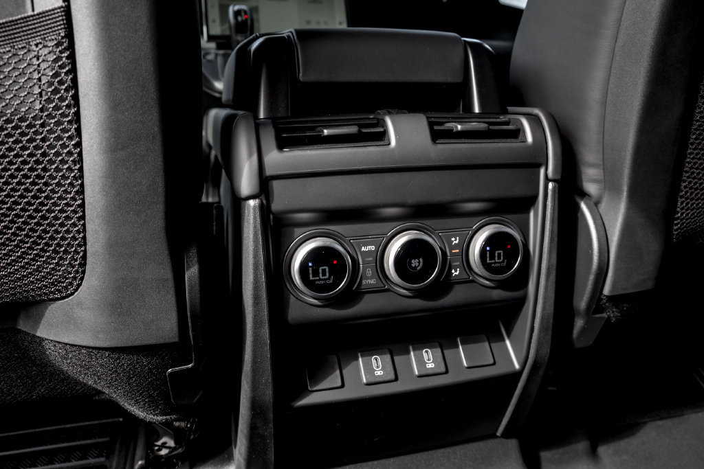 New 2026 Land Rover Defender 110 X-Dynamic SE AWD/4WD image 18