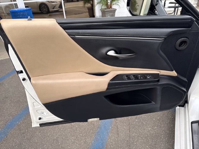 Used 2021 Lexus ES 350 w/ Accessory Package FWD image 11