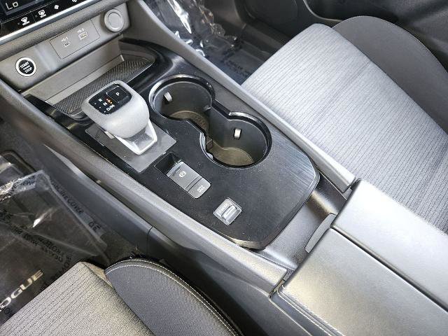 Certified 2023 Nissan Rogue SV image 21