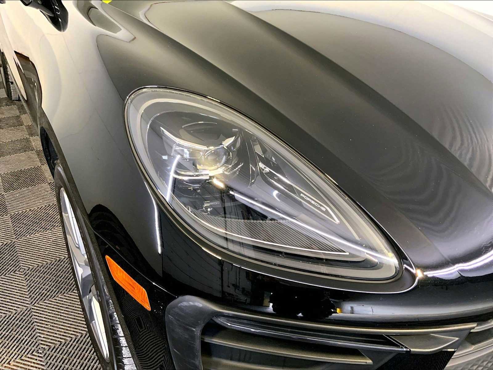 Certified 2024 Porsche Macan image 12