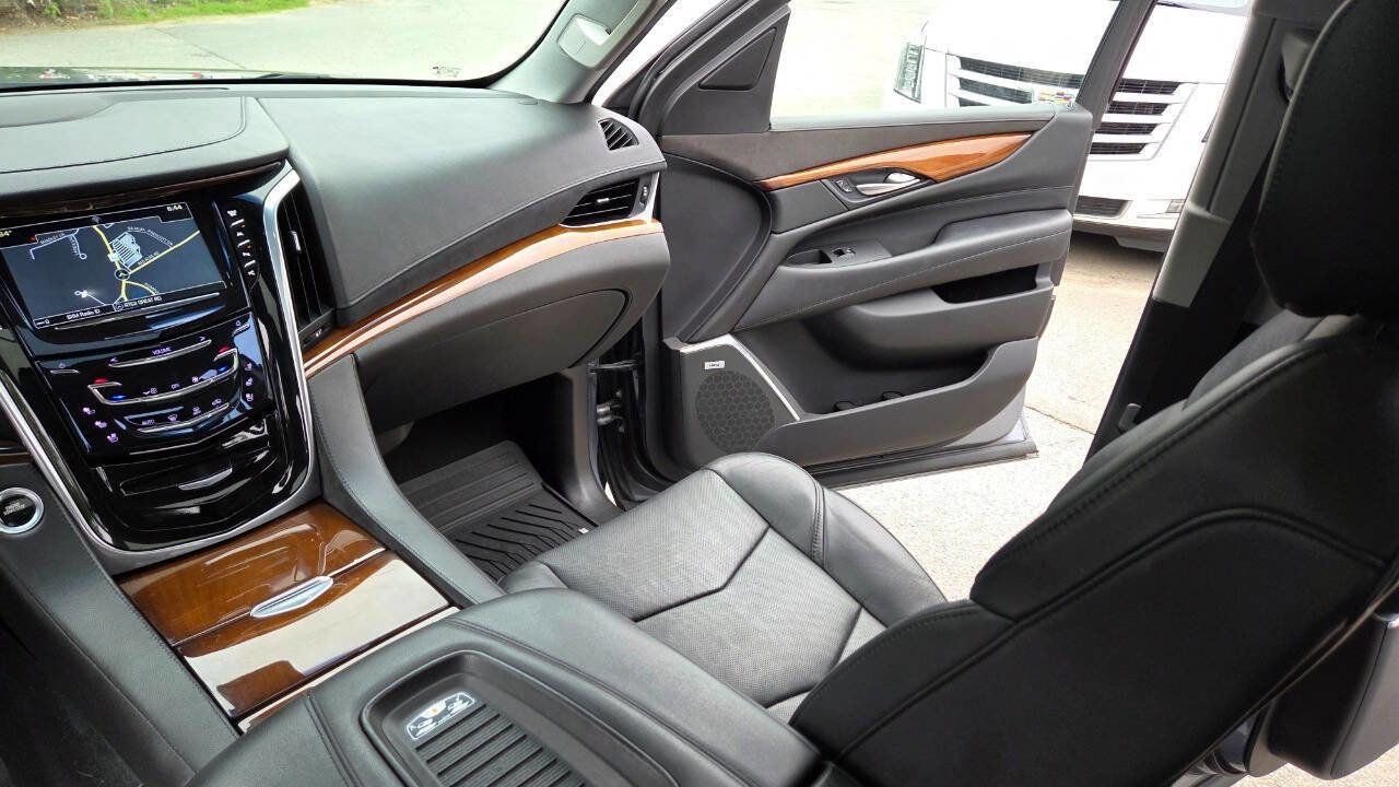 Used 2018 Cadillac Escalade ESV Premium Luxury AWD/4WD image 36