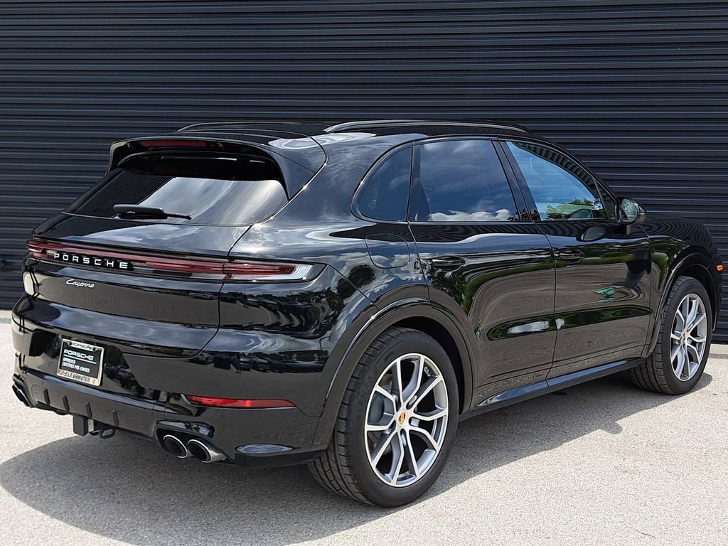 Certified 2025 Porsche Cayenne image 7