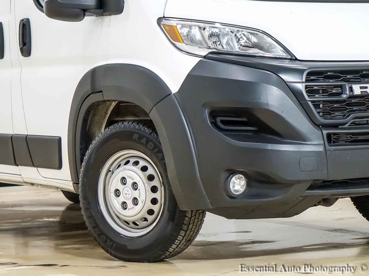 Used 2025 RAM ProMaster 2500 w/ Convenience Group FWD image 3