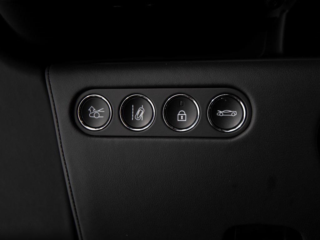 Used 2024 McLaren Artura image 22