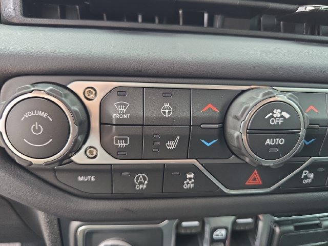 New 2026 Jeep Wrangler Unlimited Sahara w/ Safety Group AWD/4WD image 19