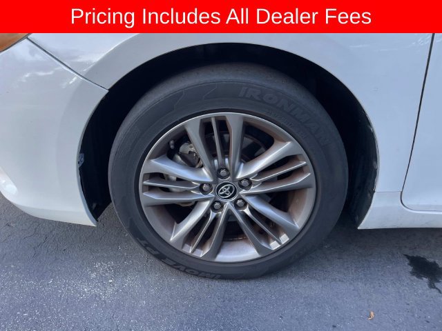 Used 2015 Toyota Camry SE FWD image 2