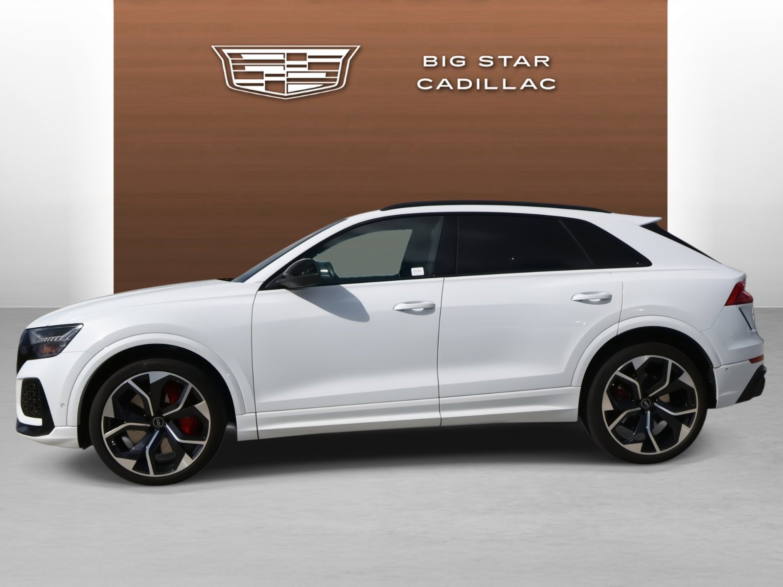 Used 2024 Audi RS Q8 w/ Black Optic Package image 2