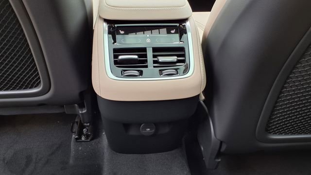 New 2026 Volvo XC90 B6 Plus w/ Protection Package image 18