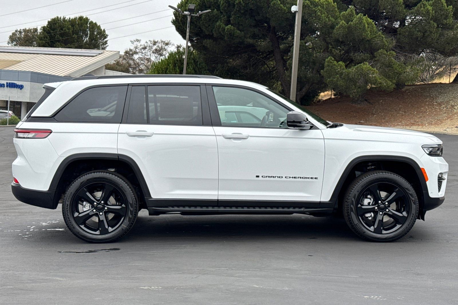 New 2025 Jeep Grand Cherokee Limited w/ Luxury Tech Group II image 3