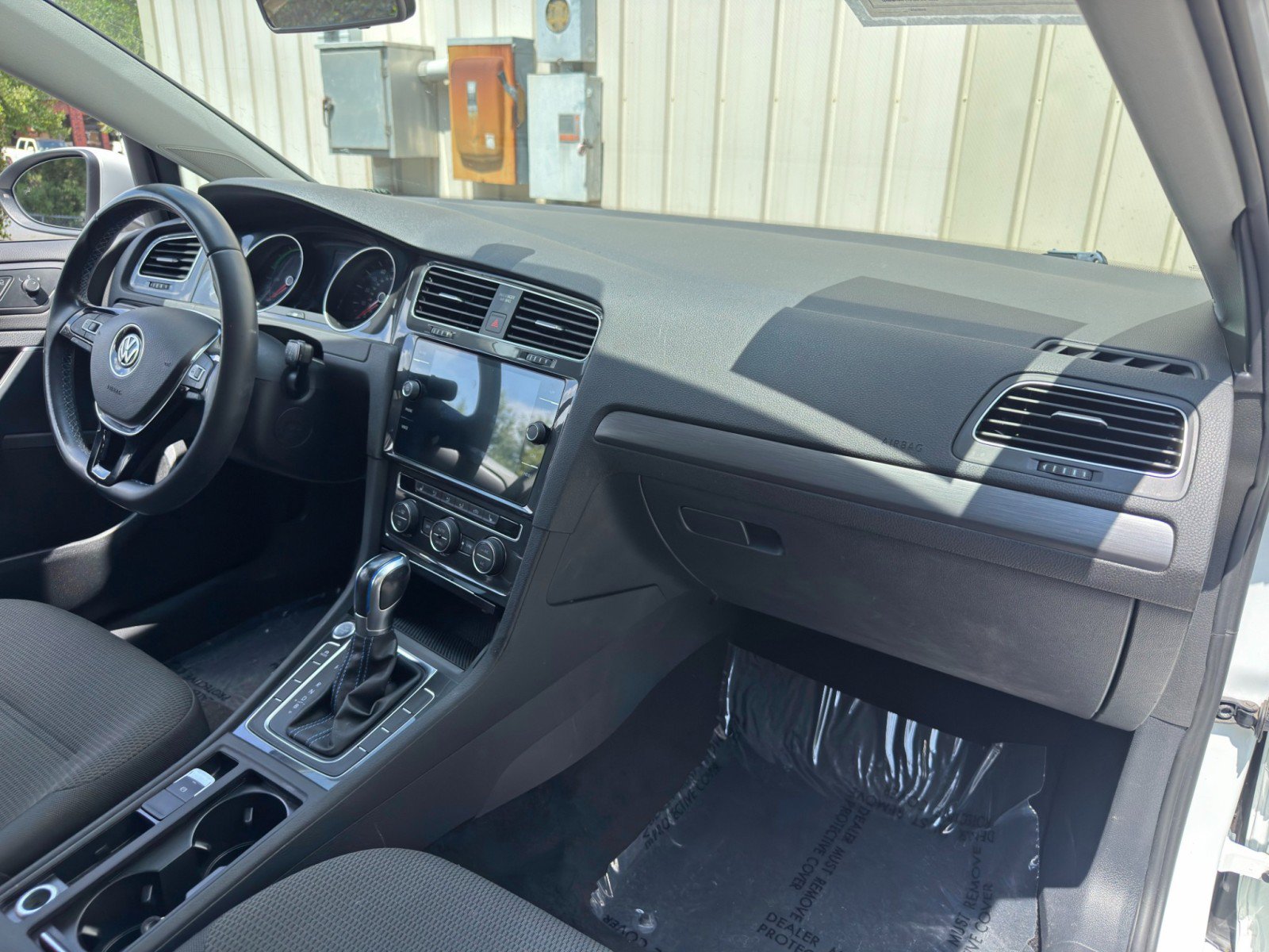 Used 2019 Volkswagen e-Golf SE w/ Driver Assistance Package FWD image 13
