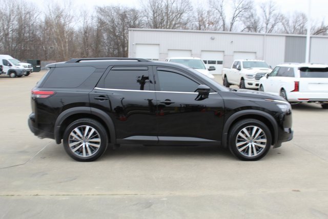 Used 2023 Nissan Pathfinder SV w/ SV Premium Package image 6