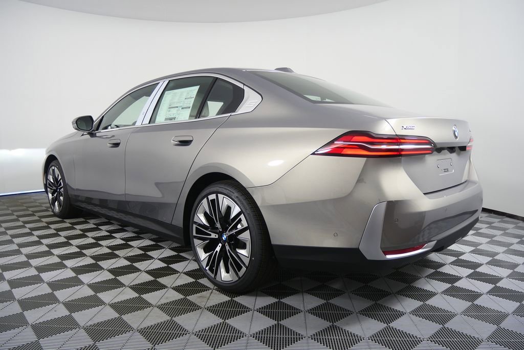 Used 2026 BMW 530i xDrive w/ Premium Package AWD/4WD image 5