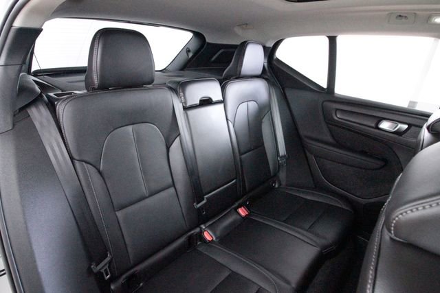 Certified 2025 Volvo XC40 B5 Plus image 21
