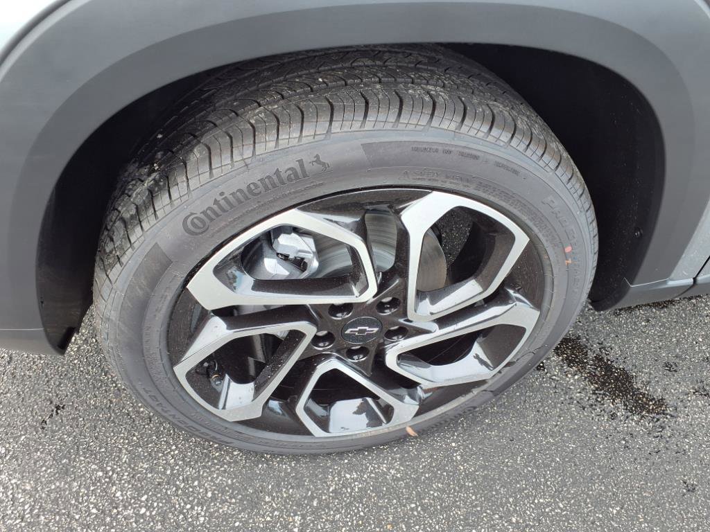 New 2025 Chevrolet Trax RS w/ Sunroof Package FWD image 9