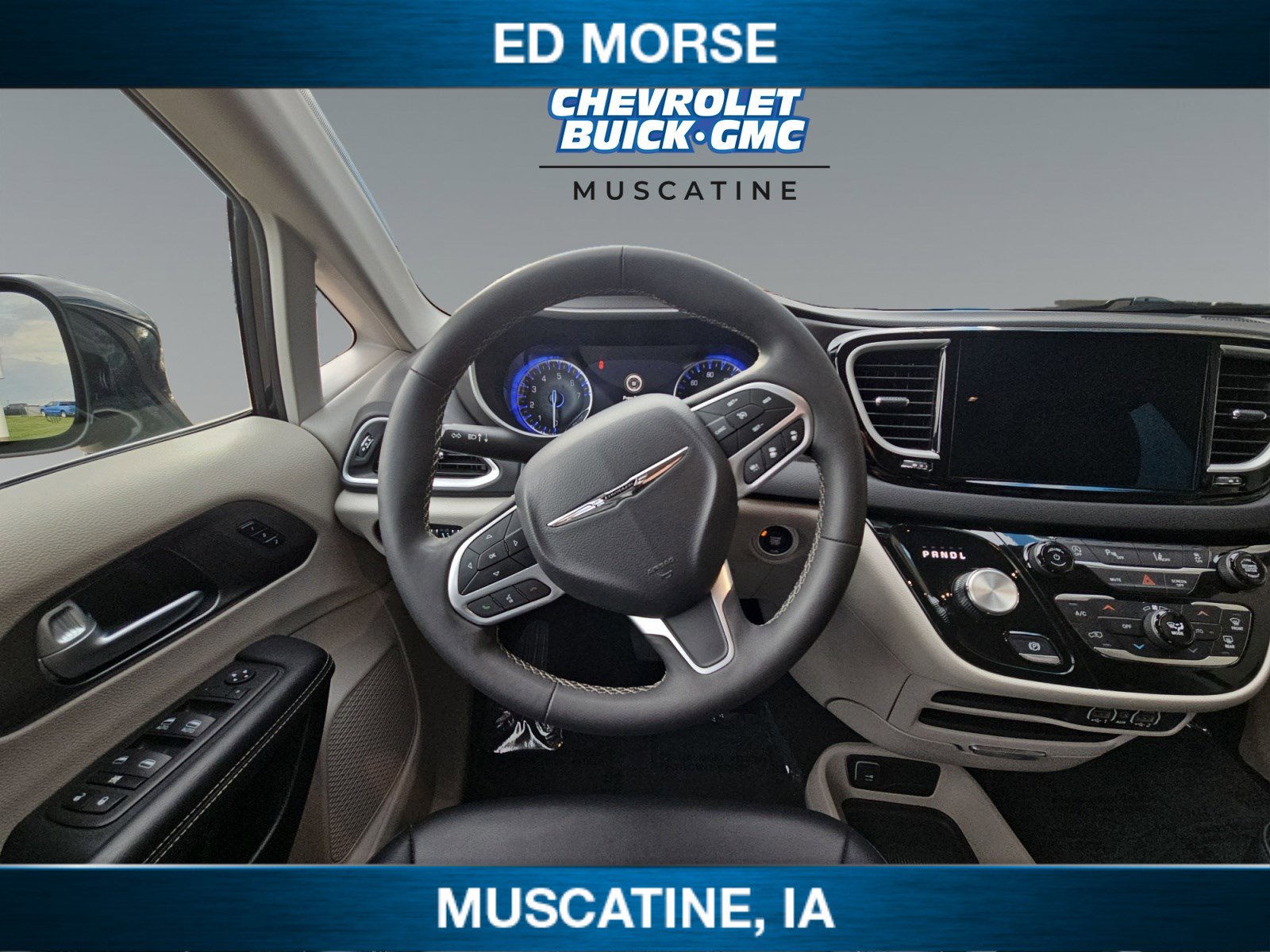 Used 2024 Chrysler Pacifica Touring-L image 14