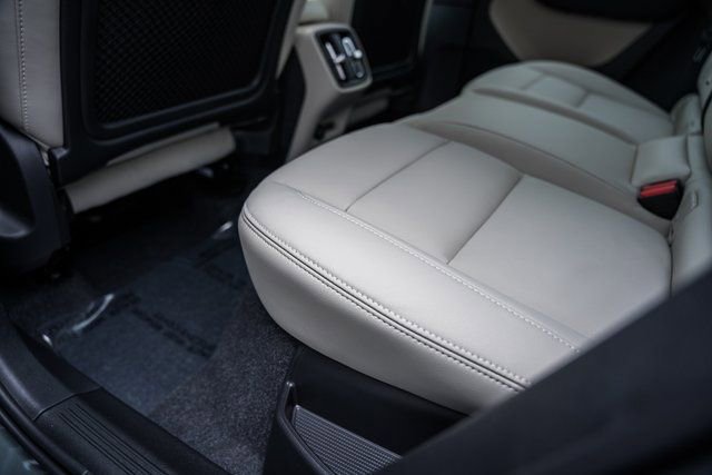 Used 2026 Volvo XC40 B5 Ultra w/ Protection Package Premier image 33