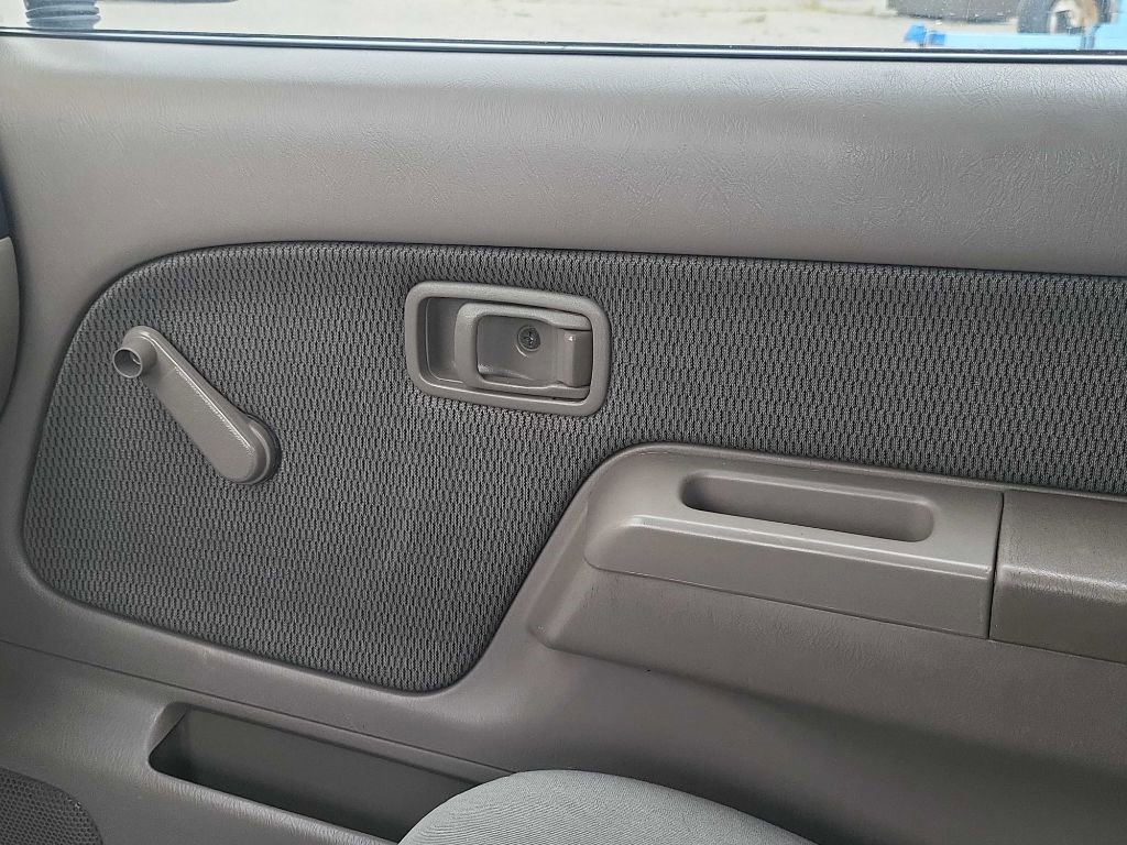 Used 2003 Nissan Frontier XE w/ Value Truck Pkg image 19