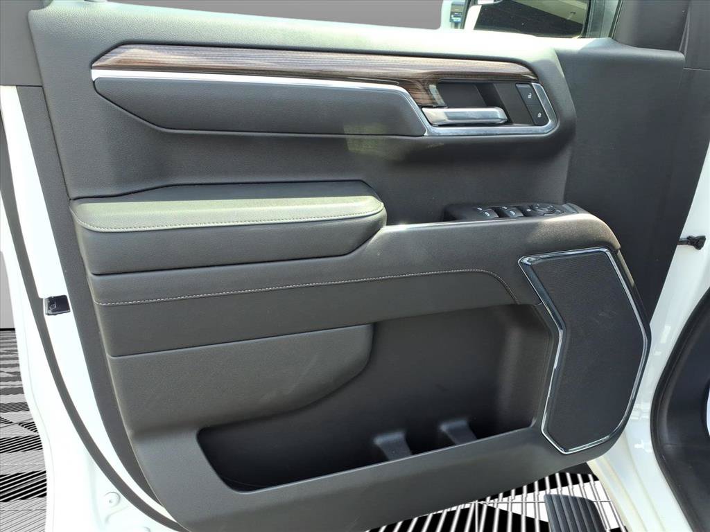 Used 2023 Chevrolet Silverado 1500 LT AWD/4WD image 16
