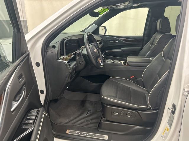 Used 2024 Cadillac Escalade Premium Luxury w/ Performance Package AWD/4WD image 10