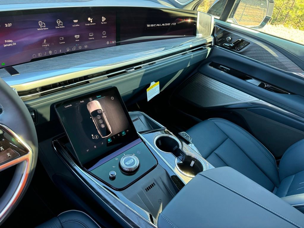 New 2025 Cadillac Escalade IQ Luxury 2 image 31