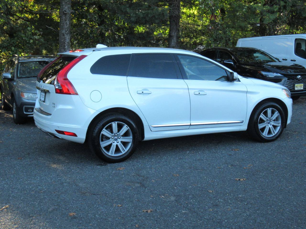 Used 2017 Volvo XC60 T5 Inscription w/ Advanced Package AWD/4WD image 6