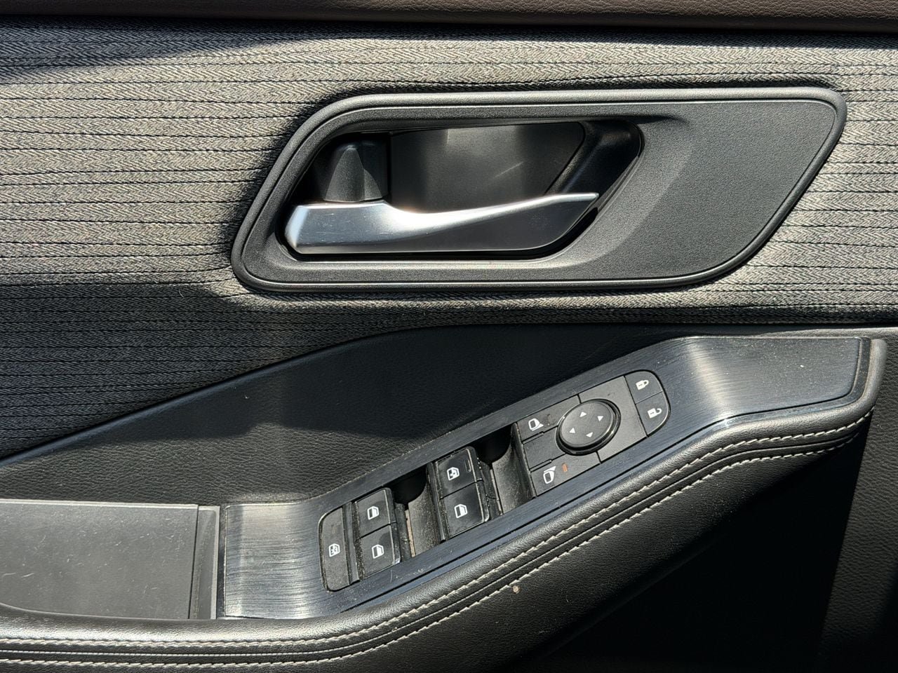 Used 2022 Nissan Rogue SV FWD image 16