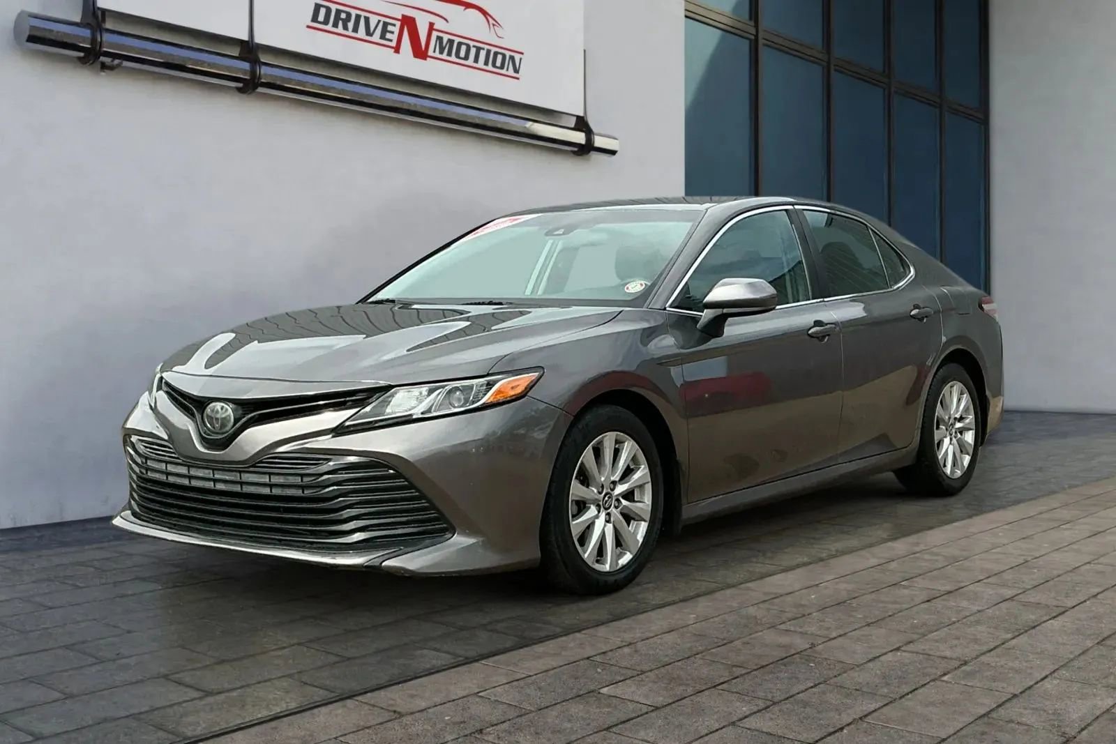 Used 2020 Toyota Camry LE w/ Carpet Mat Package image 7