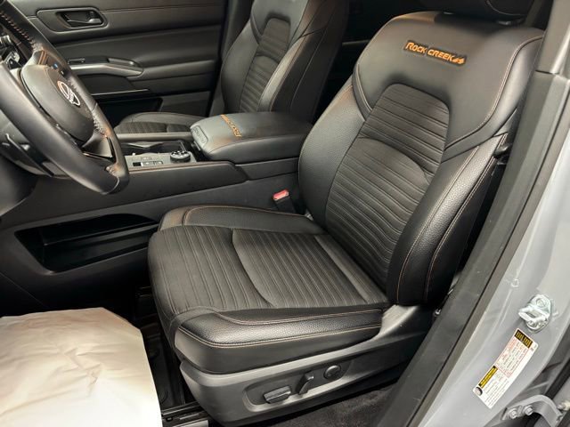 Used 2025 Nissan Pathfinder Rock Creek image 17