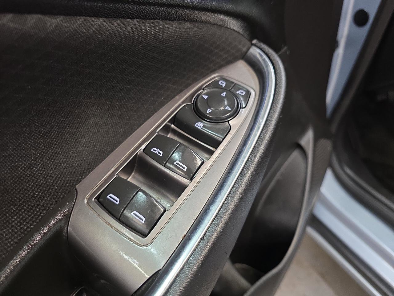 Used 2018 Chevrolet Malibu LT FWD image 33