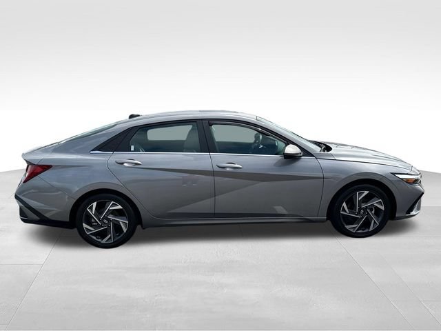 Used 2024 Hyundai Elantra Limited FWD image 6