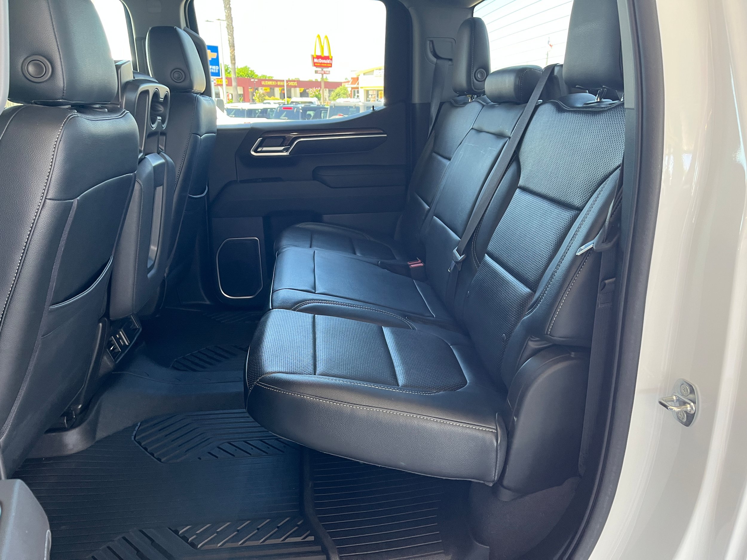 Used 2022 Chevrolet Silverado 1500 LT AWD/4WD image 5