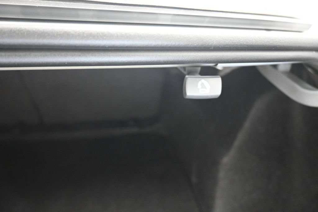 Used 2022 Chevrolet Malibu LT FWD image 43