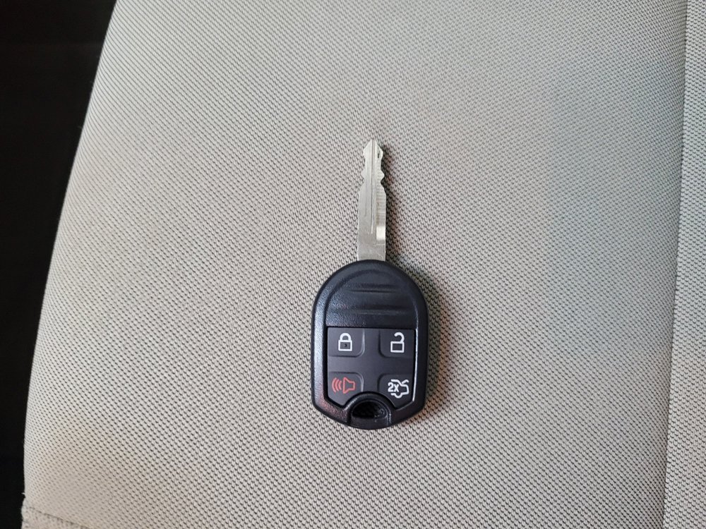 Used 2017 Ford Taurus SE FWD image 32